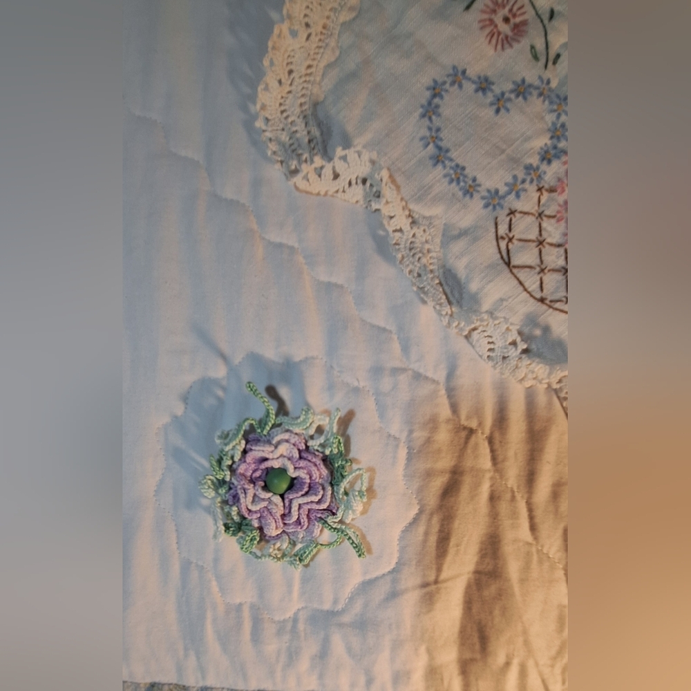 Handmade Patchwork Quilt with Floral Patterns - Picture 6 of 14